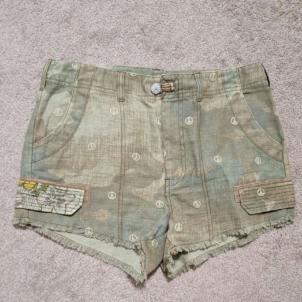 Pilcro Olive Peace Sign Women Cargo Shorts